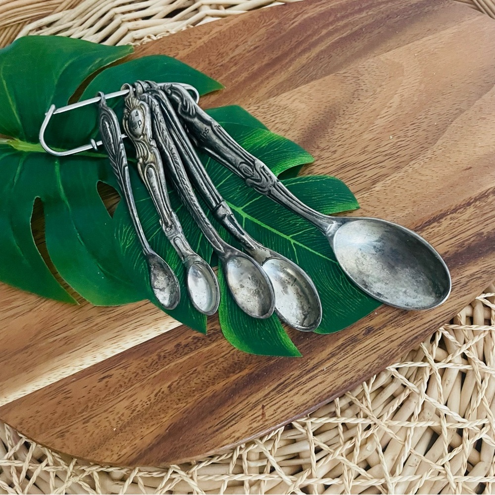 Anthropologie antique retro vintage style measuring spoon set of 5 safety pin